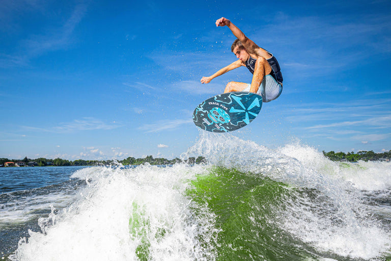 <p>Маємо більше 60 видів дошок різного стилю, форми та розміру</p>