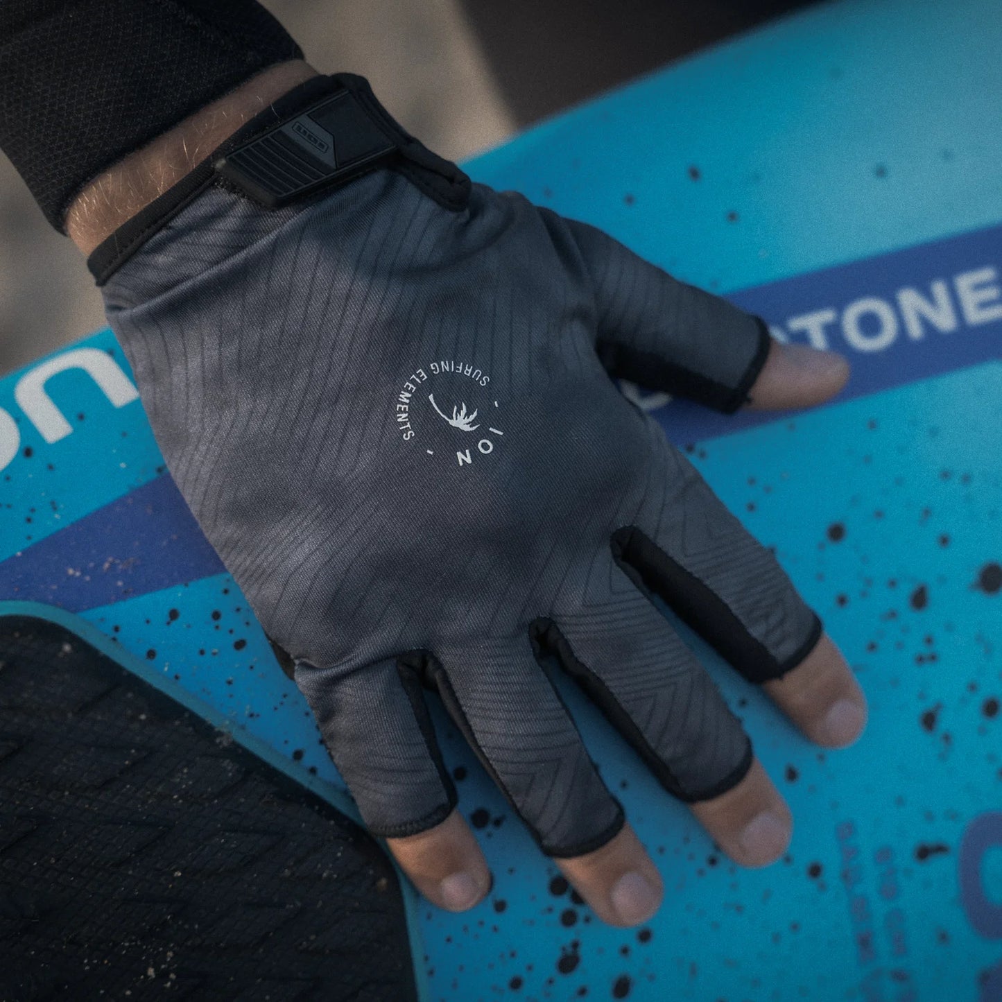 ION Water Gloves Amara Half Finger unisex