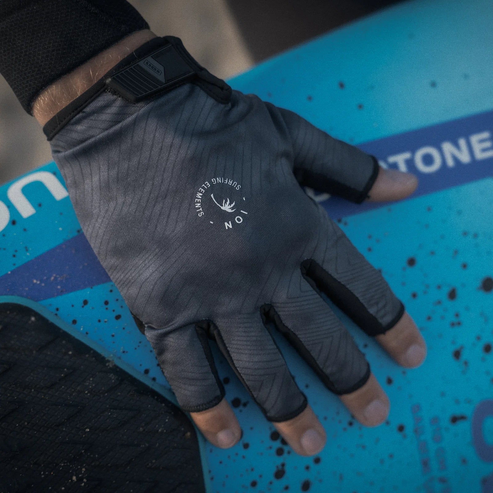 ION Water Gloves Amara Half Finger unisex